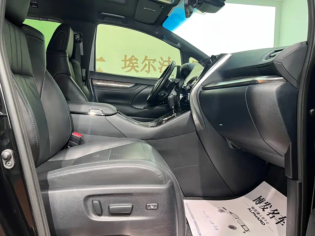 Toyota Alphard 2023 — фото 9
