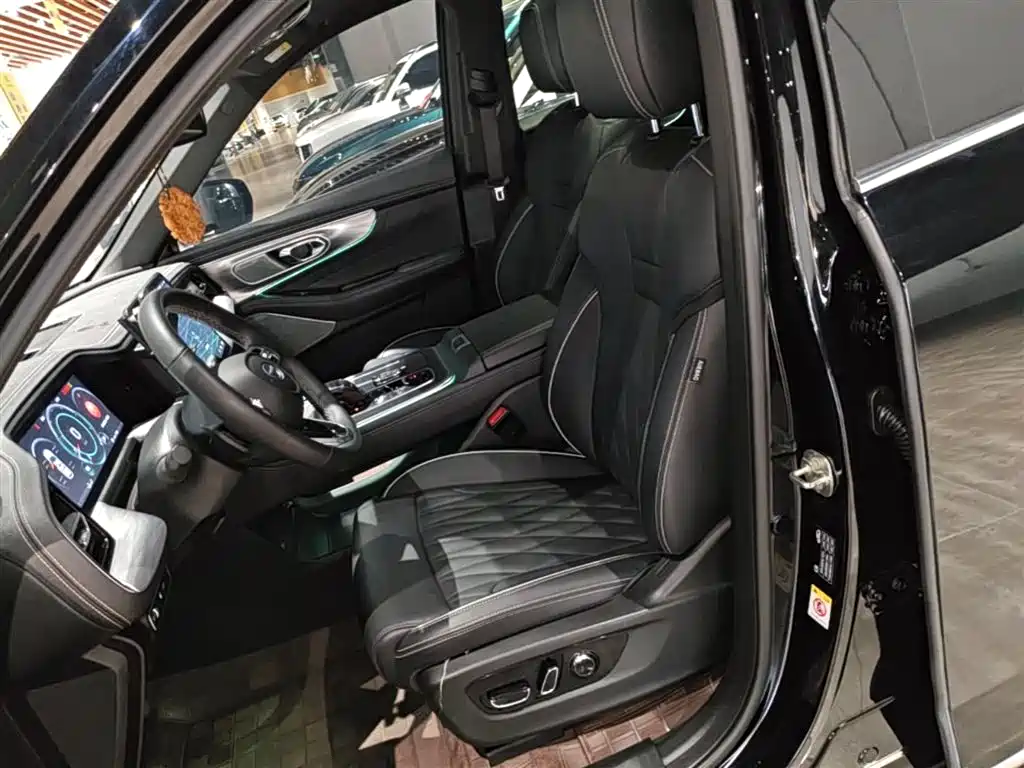 GAC Motor Trumpchi GS8 2023 — фото 15
