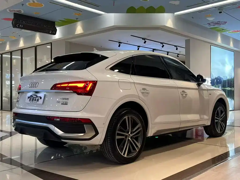 Audi Q5L Sportback 2021 — фото 9