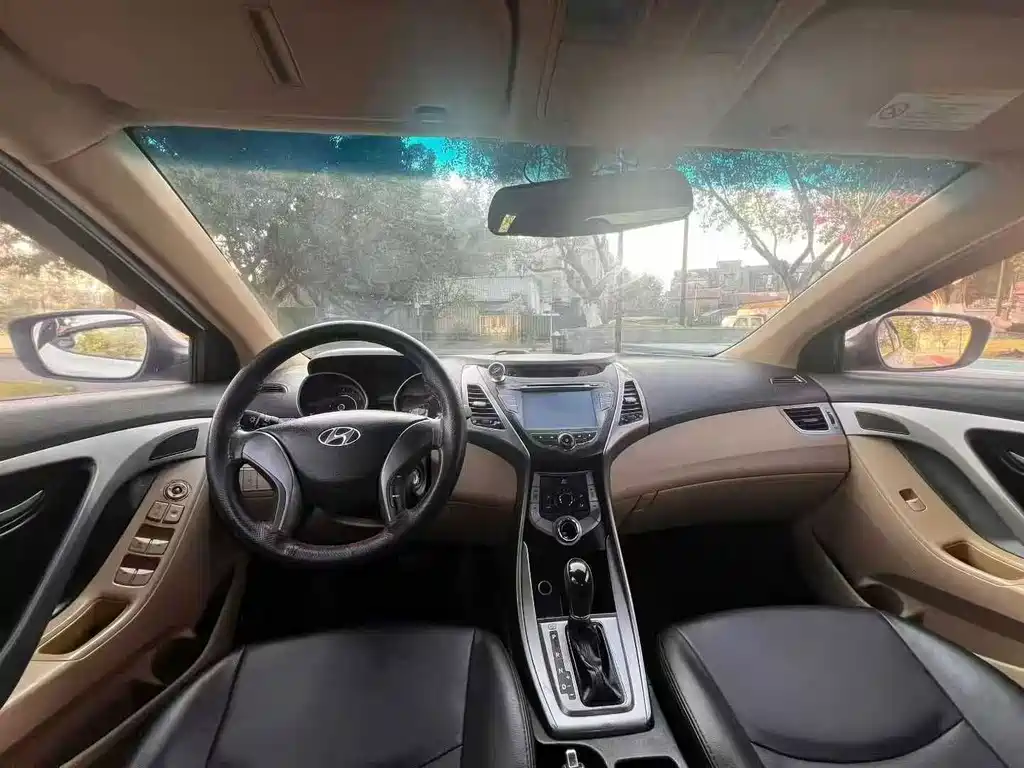 Hyundai Elantra 2013