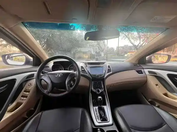 Hyundai Elantra Langdong 2013