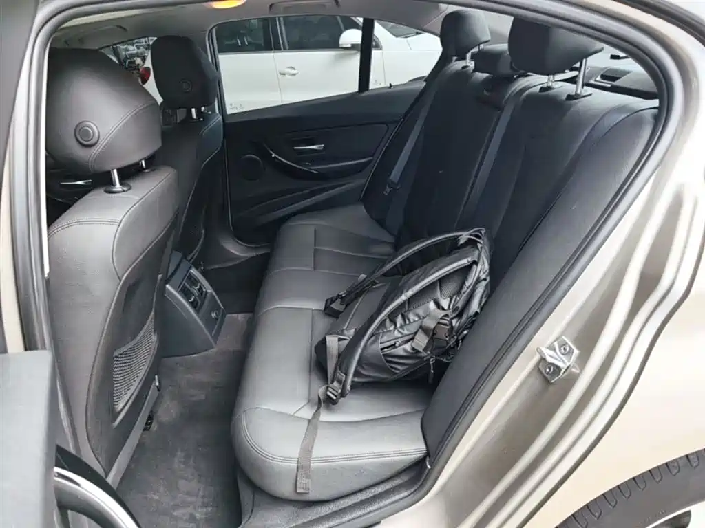 BMW 3 Series 2016 — фото 17