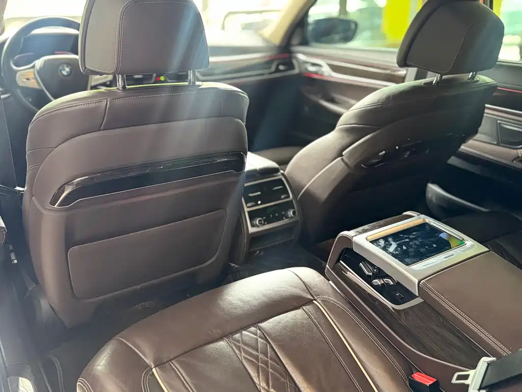 BMW 7 Series 2020 — фото 9