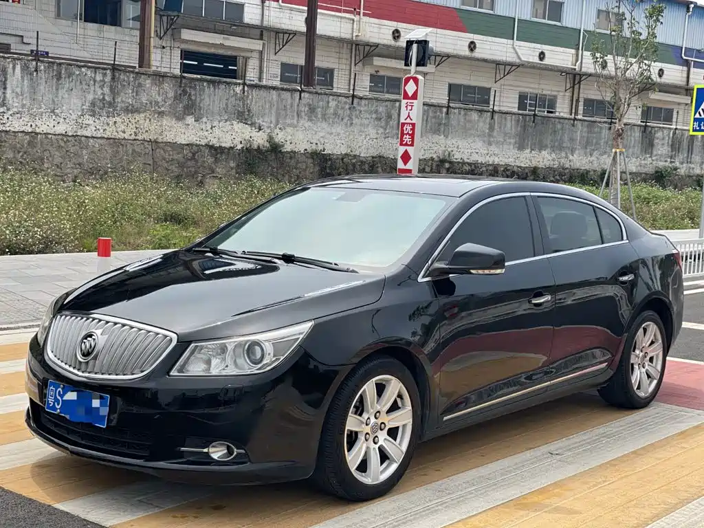 Buick LaCrosse 2013 — фото 1