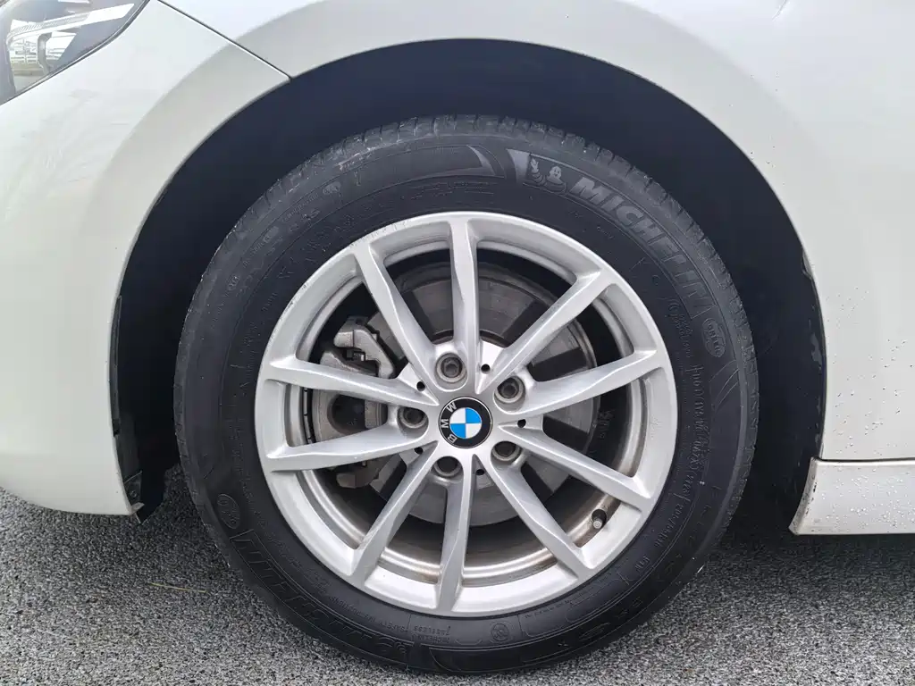 BMW 1 Series 2019 — фото 14