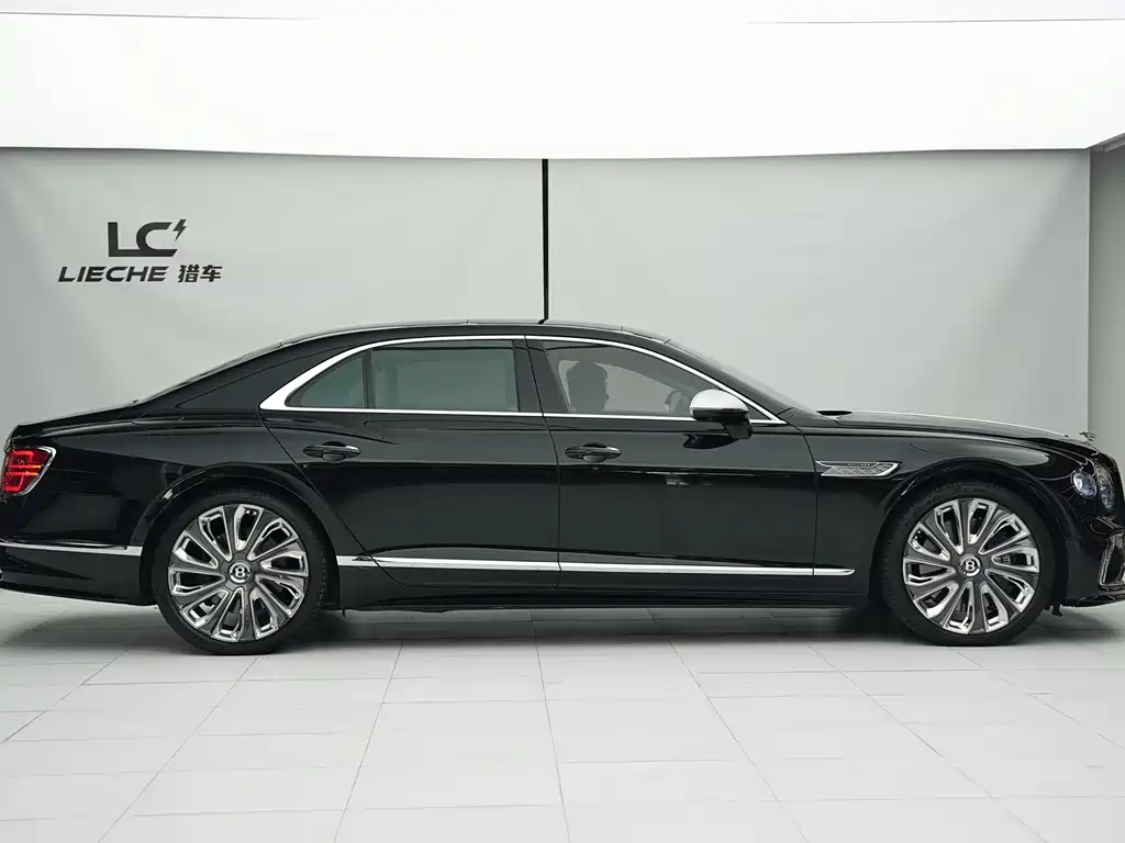 Bentley Flying Spur PHEV 2025 — фото 3
