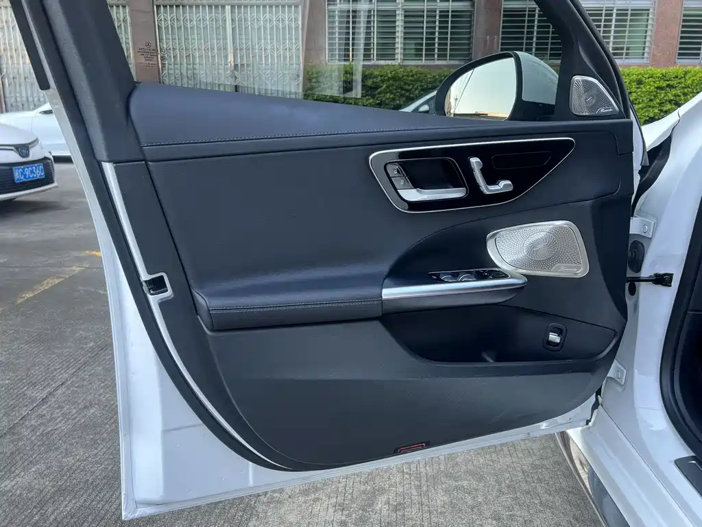 Mercedes-Benz C-Class 2024