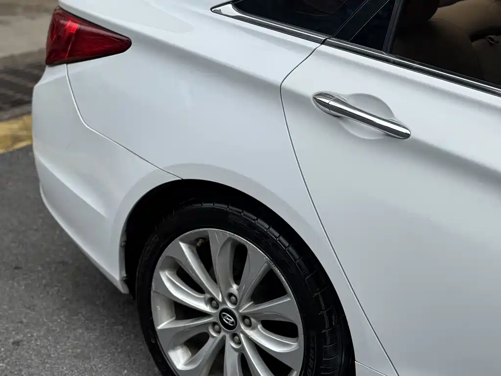 Hyundai Sonata 2011 — фото 4