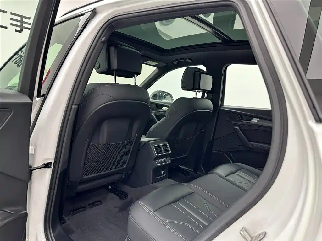 Audi Q5L 2023 — фото 21