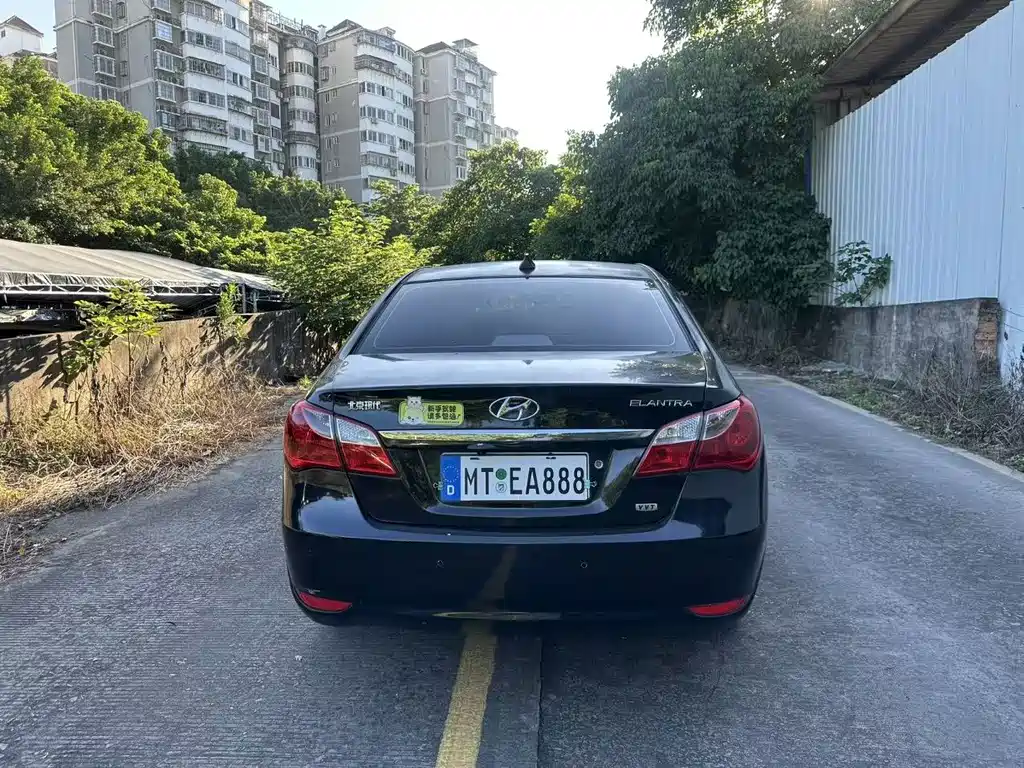 Hyundai Elantra 2012