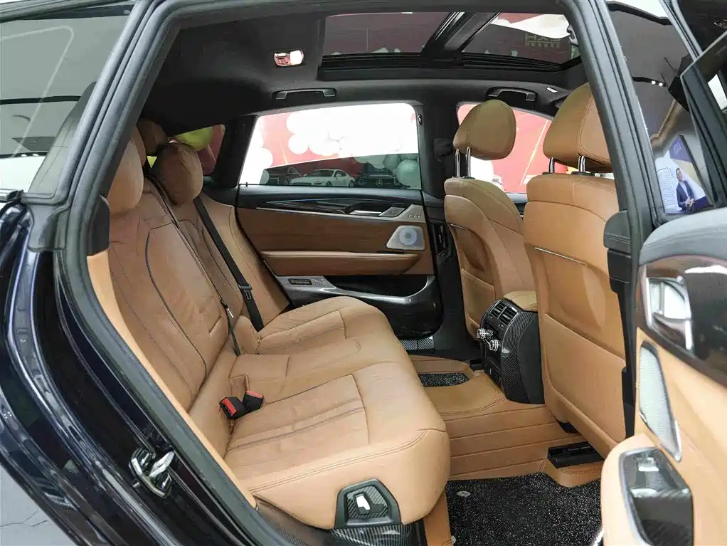 BMW 6 Series GT 2024 — фото 13