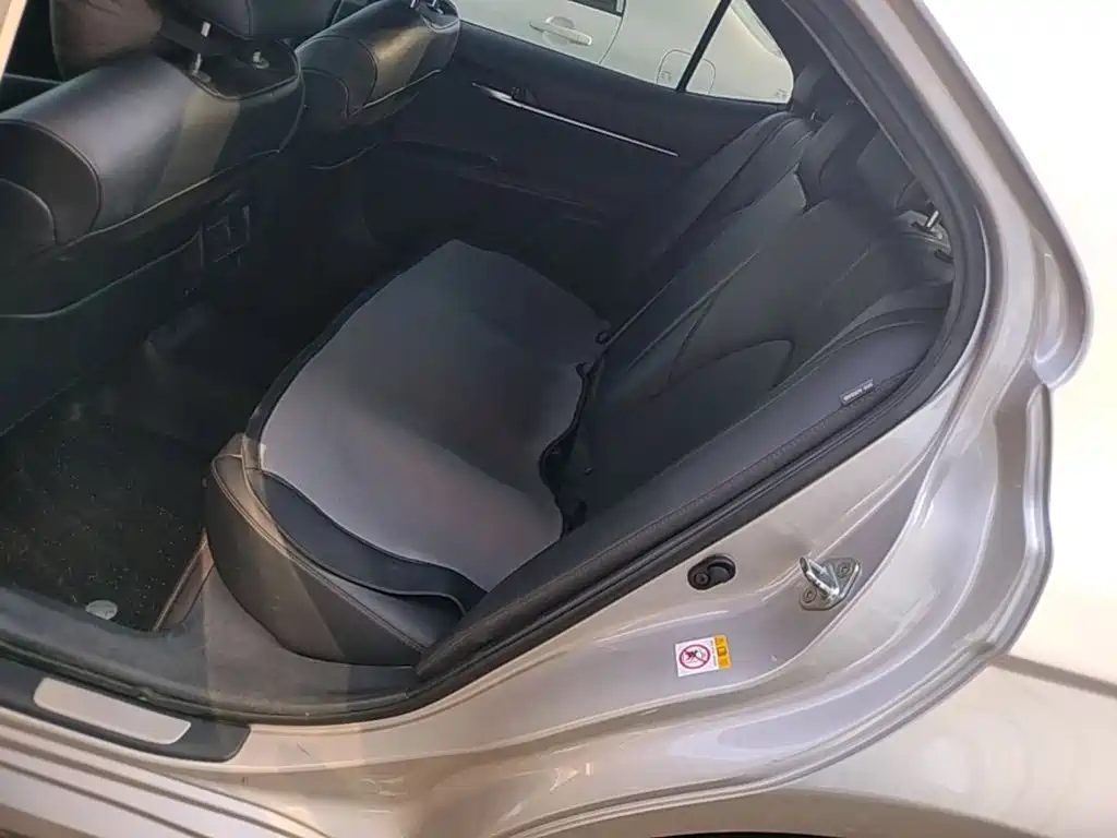 Toyota Camry 2019 — фото 17