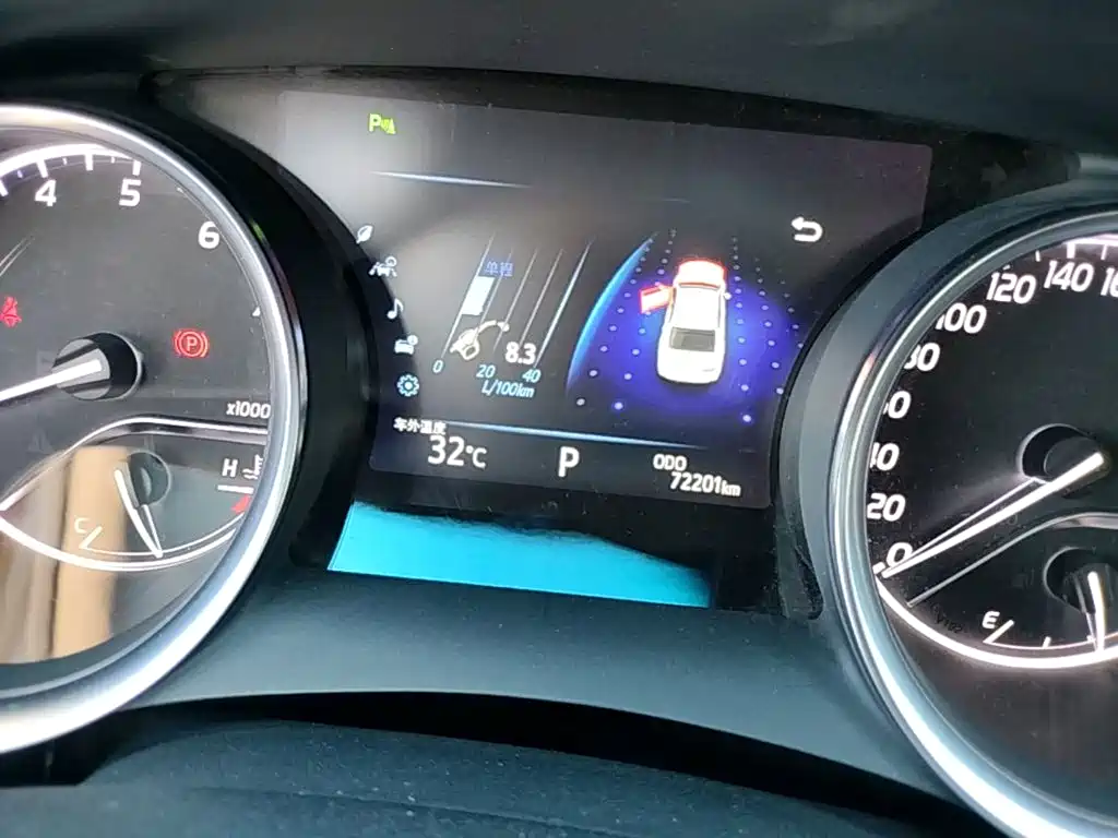 Toyota Camry 2019 — фото 12