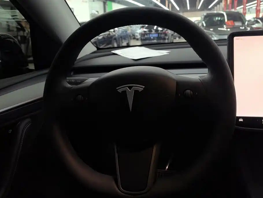 Tesla Model Y 2023 — фото 15