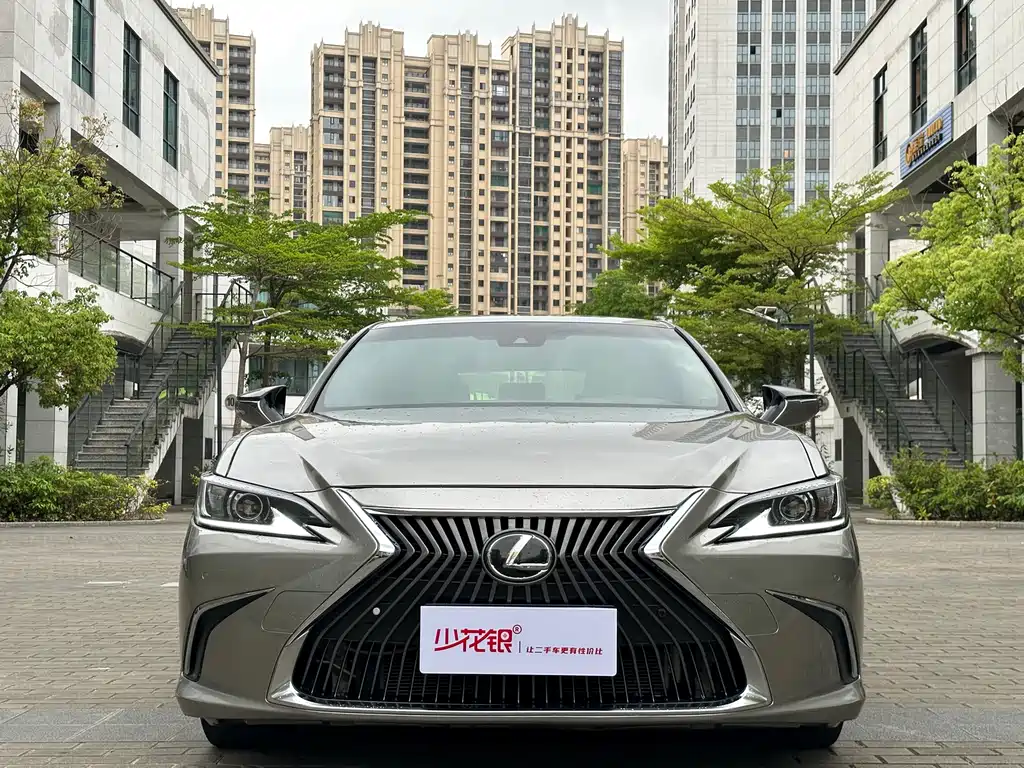 Lexus ES 2020 — фото 2