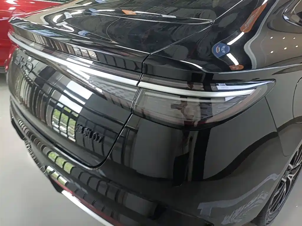 BYD Seal 07 DM-i 2025 — фото 8