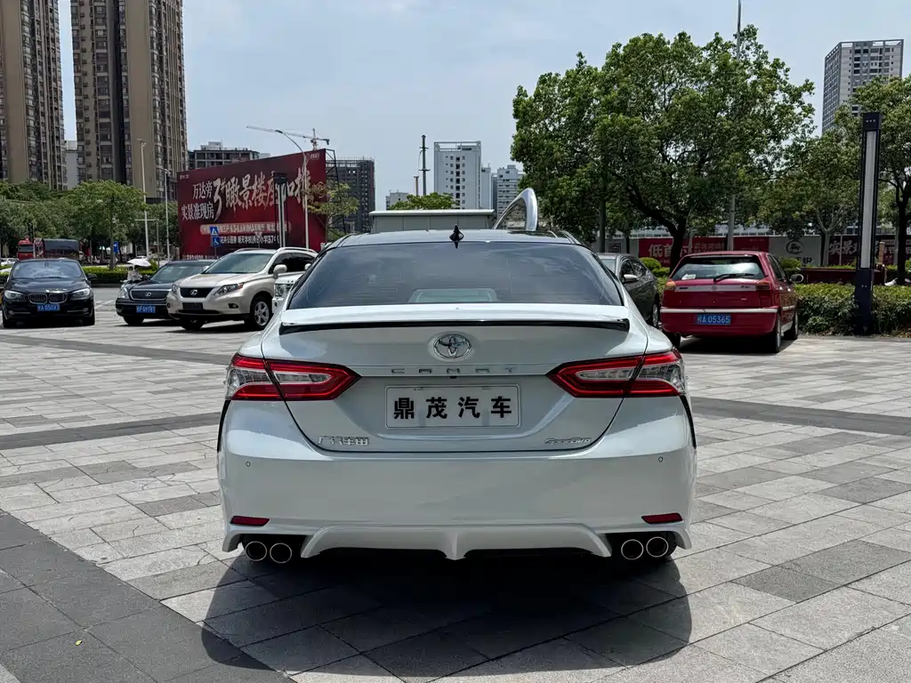 Toyota Camry 2023 — фото 4