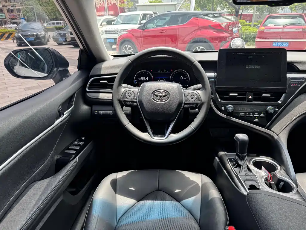 Toyota Camry 2023 — фото 16