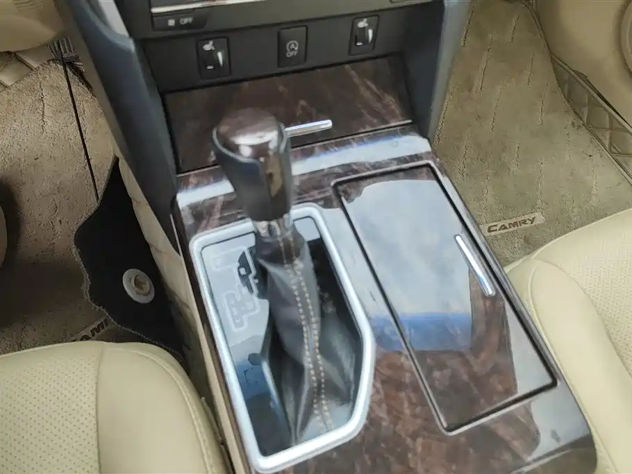 Toyota Camry 2016 — фото 16