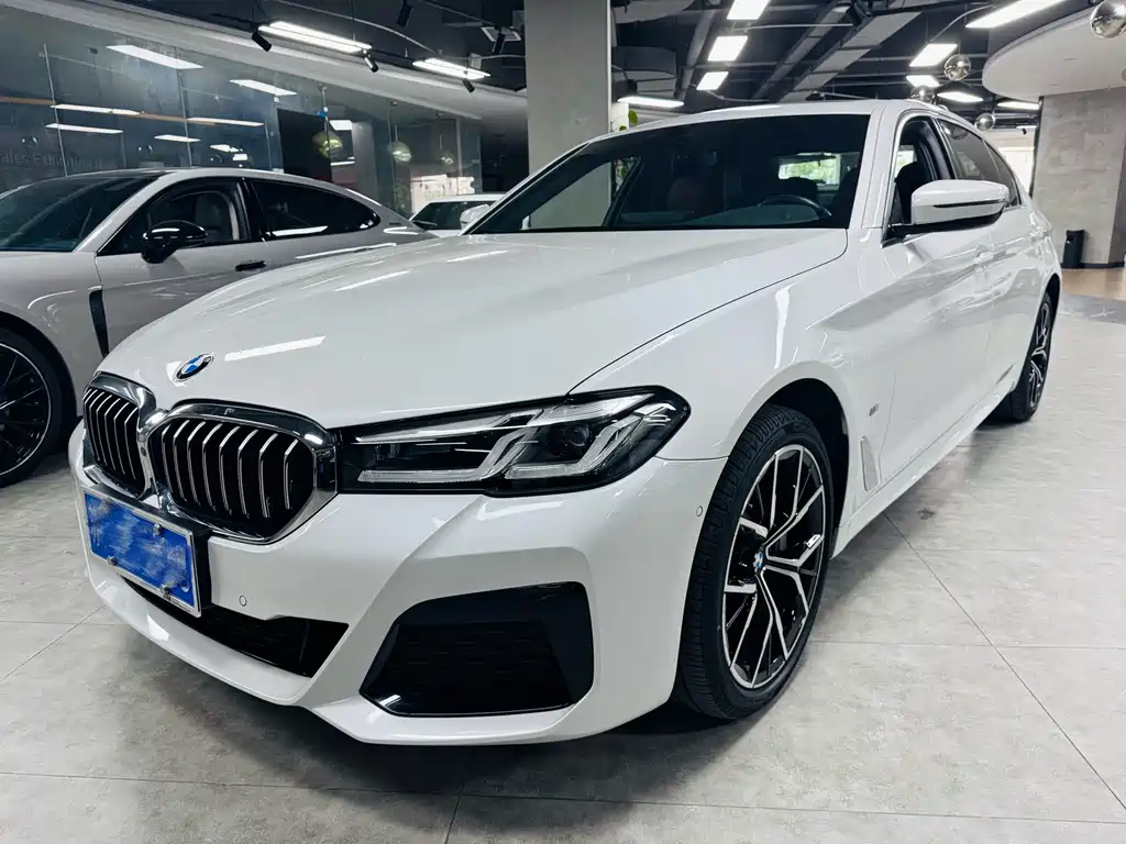 BMW 5 Series 2022 — фото 1