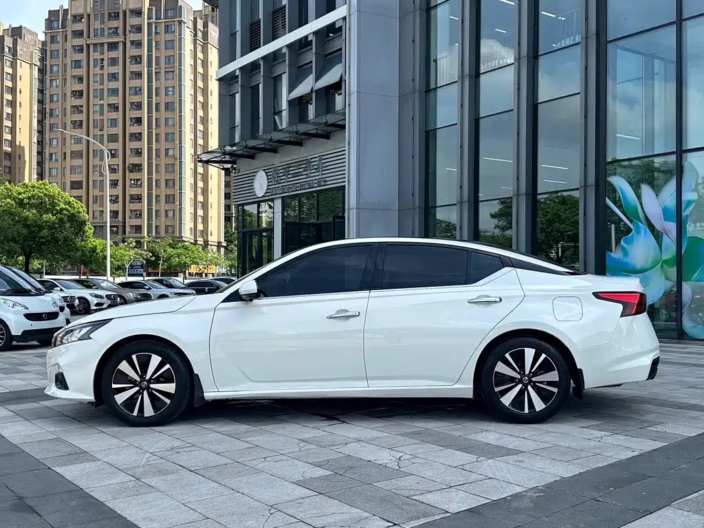 Nissan Teana 2022 — фото 3