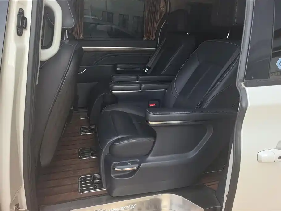GAC Motor Trumpchi M8 2021 — фото 11