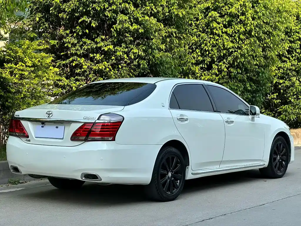 Toyota Crown 2014 — фото 6
