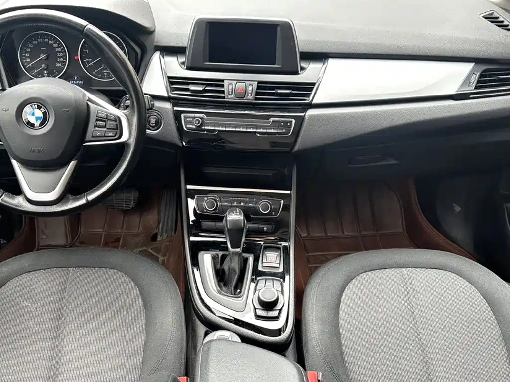 BMW 2 Series Active Tourer 2017 — фото 12