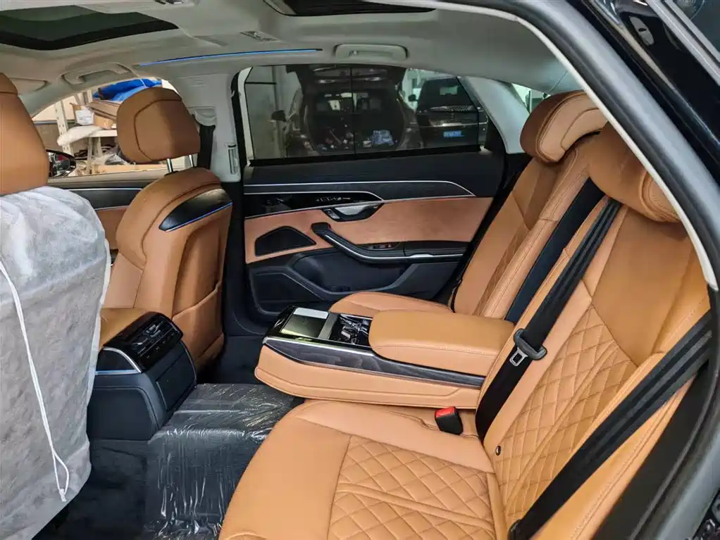 Audi A8 — фото 16
