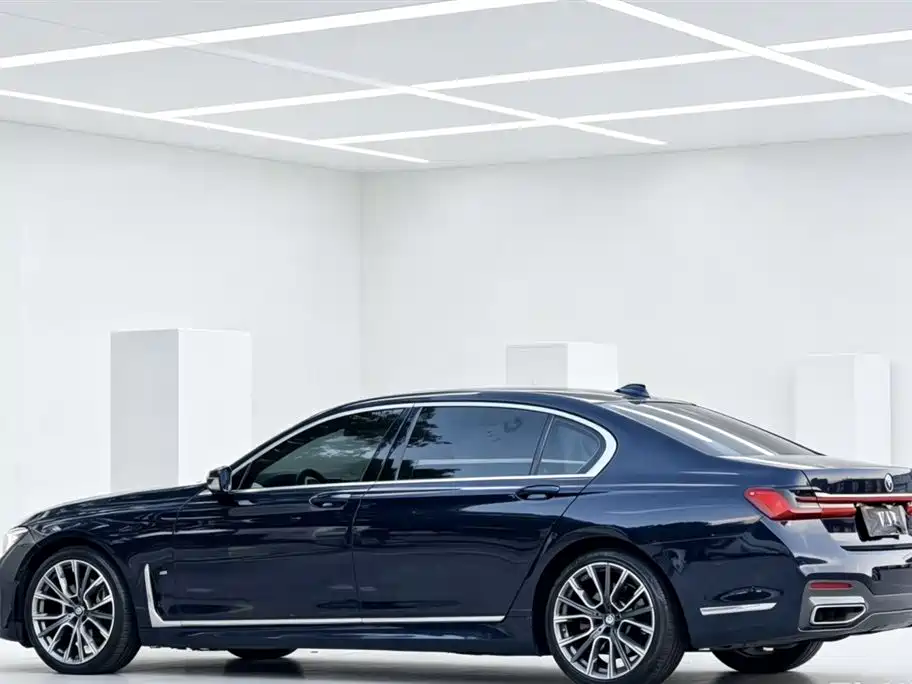 BMW 7 Series 2021 — фото 8