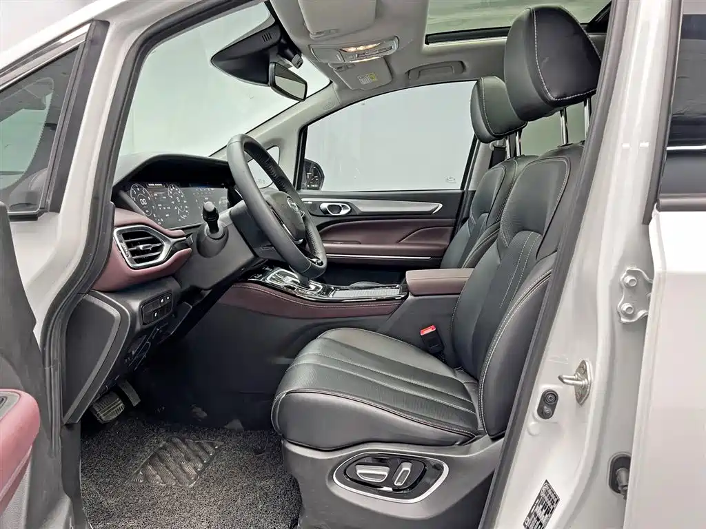 GAC Trumpchi M6 2023 — фото 15