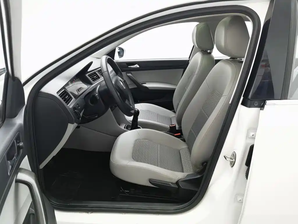Skoda Rapid 2017 — фото 10