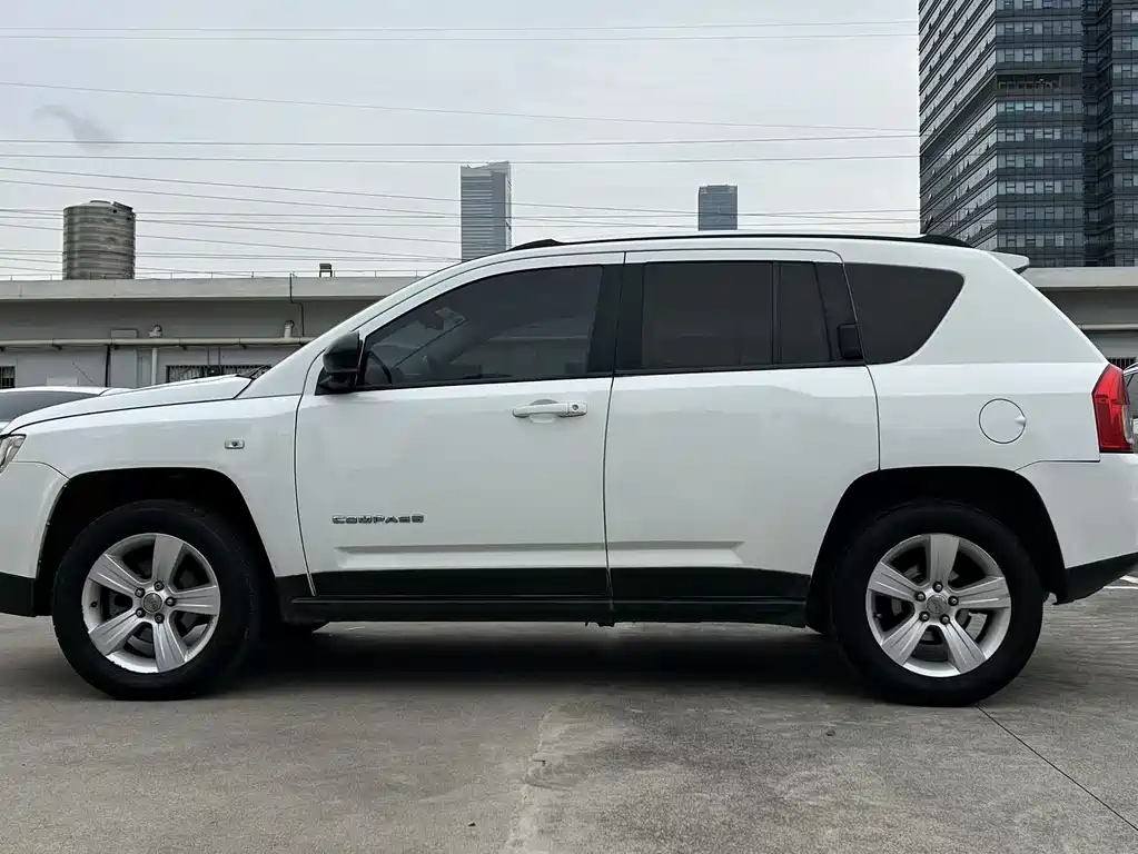 Jeep Compass 2011 — фото 10