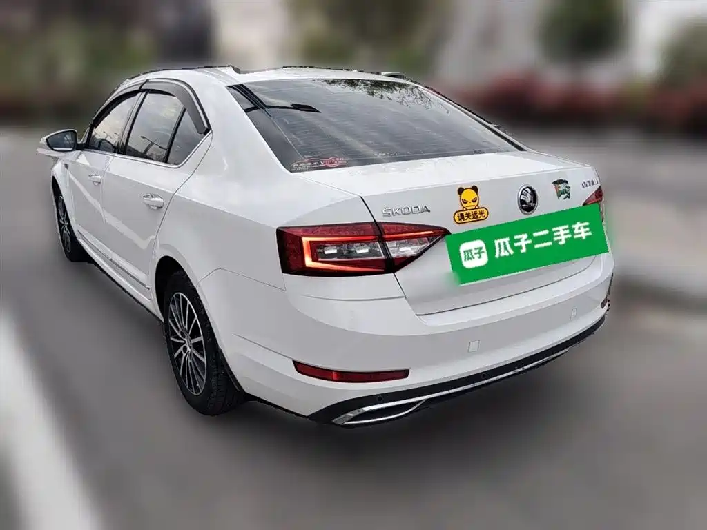 Skoda Octavia 2018 — фото 12
