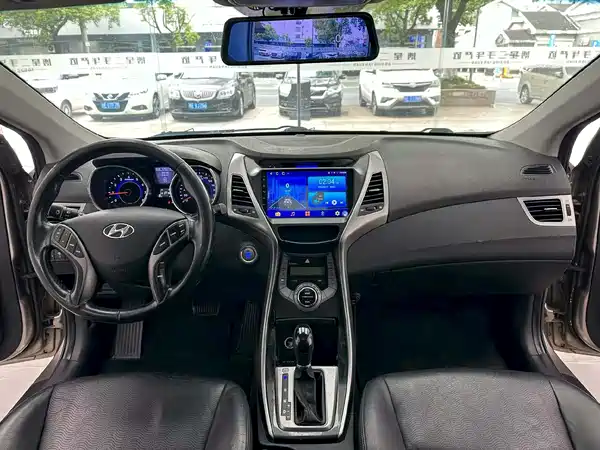 Hyundai Elantra Langdong 2012