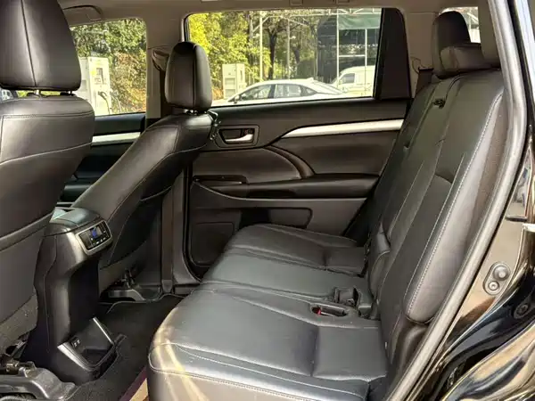 Toyota Highlander 2021