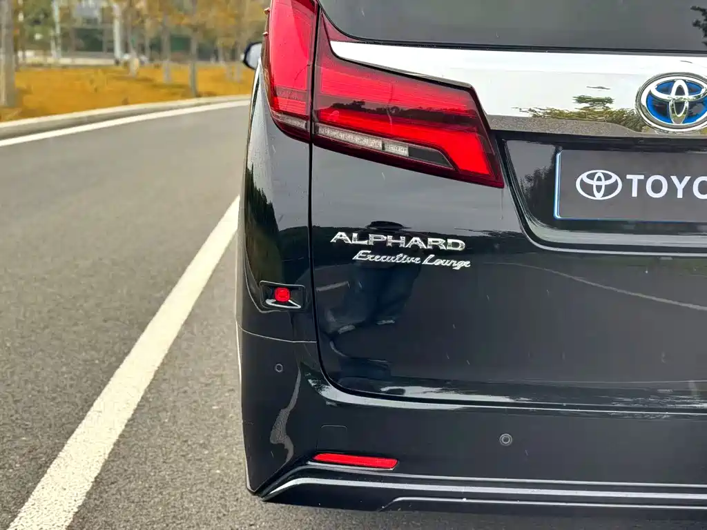 Toyota Alphard 2020 — фото 8