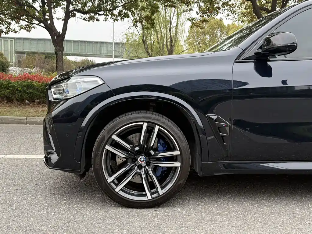 BMW X5 M 2022 — фото 25