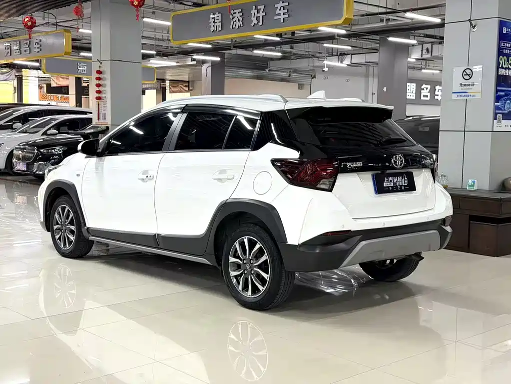 Toyota Yaris L 2022 — фото 11