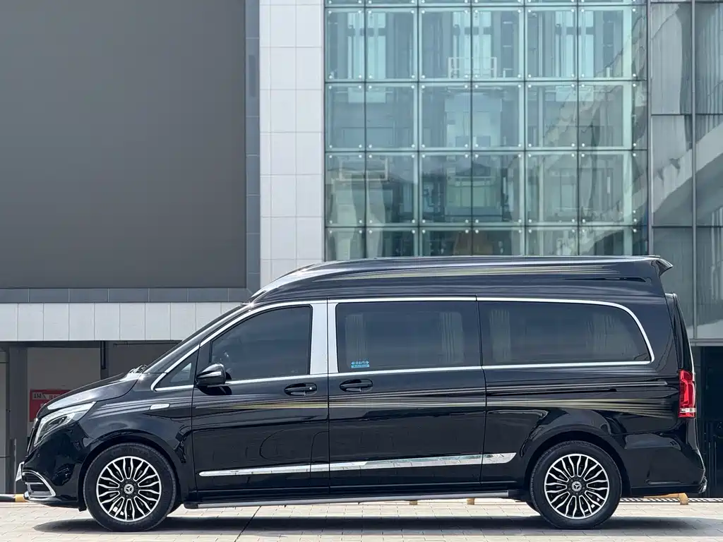 Mercedes-Benz V-Class 2023 — фото 5