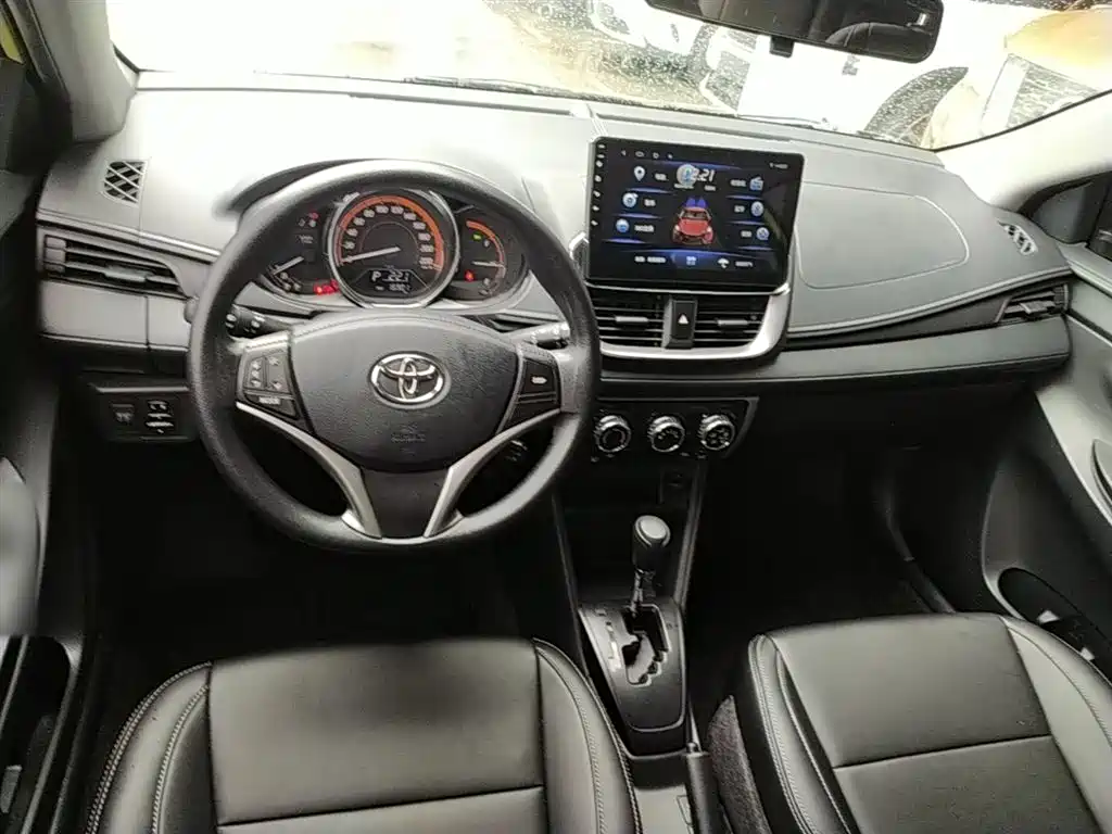 Toyota Yaris L 2022 — фото 10