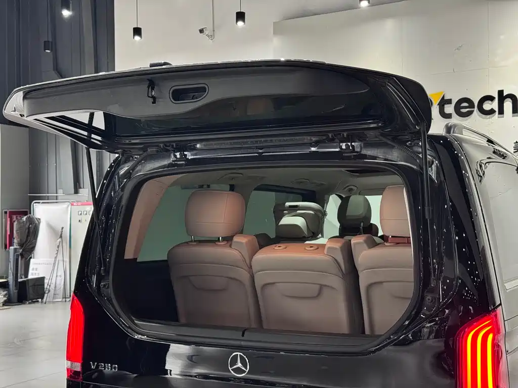 Mercedes-Benz V-Class 2021 — фото 38