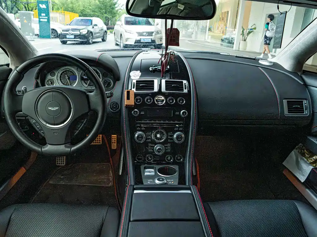 Aston Martin Rapide 2014 — фото 16