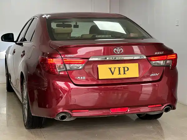 Toyota Reiz 2015
