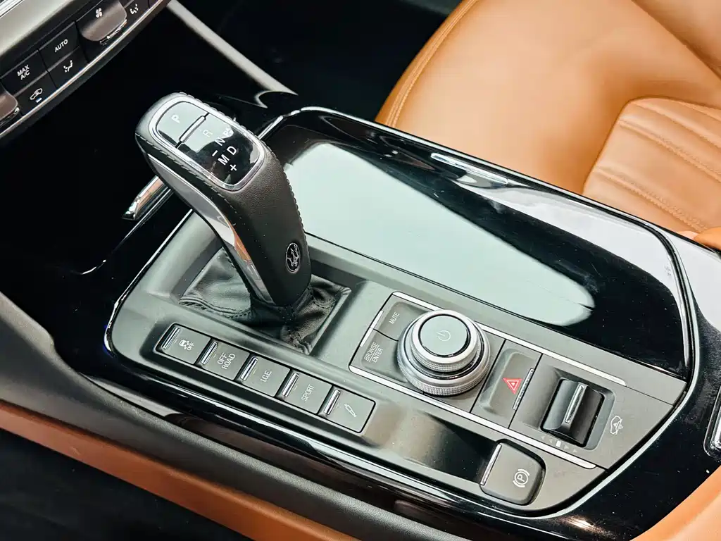 Maserati Levante 2021 — фото 12