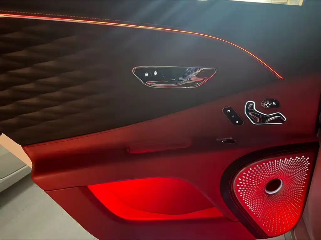 Bentley Flying Spur 2021 — фото 16