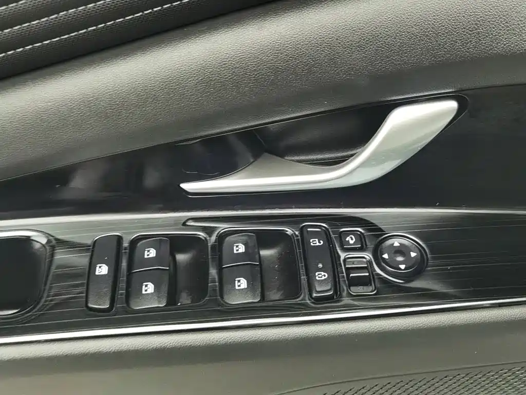 Hyundai Elantra 2022 — фото 9