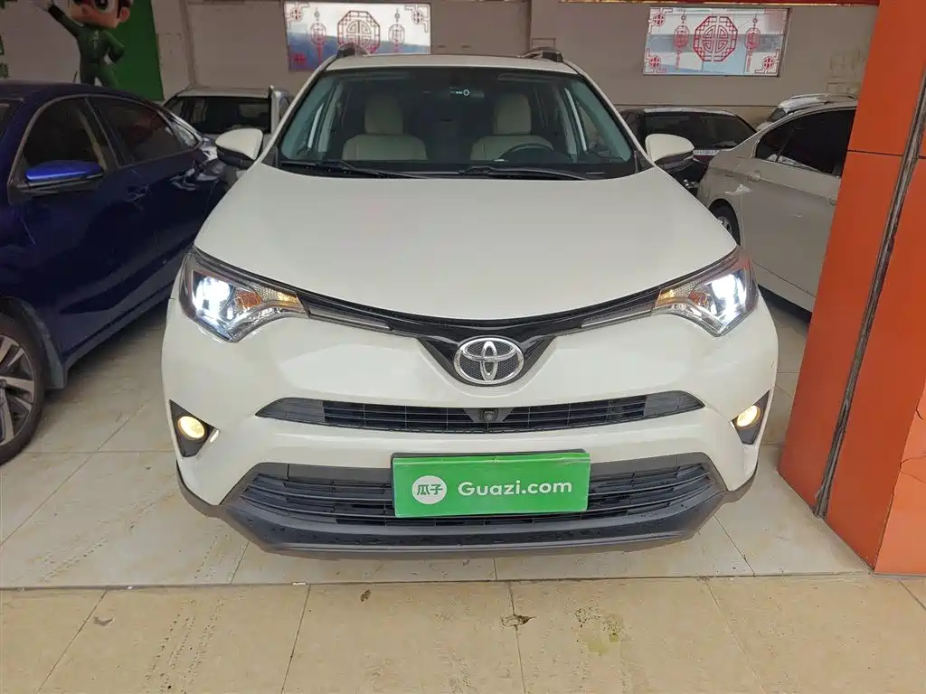 Toyota RAV4 2018 — фото 3