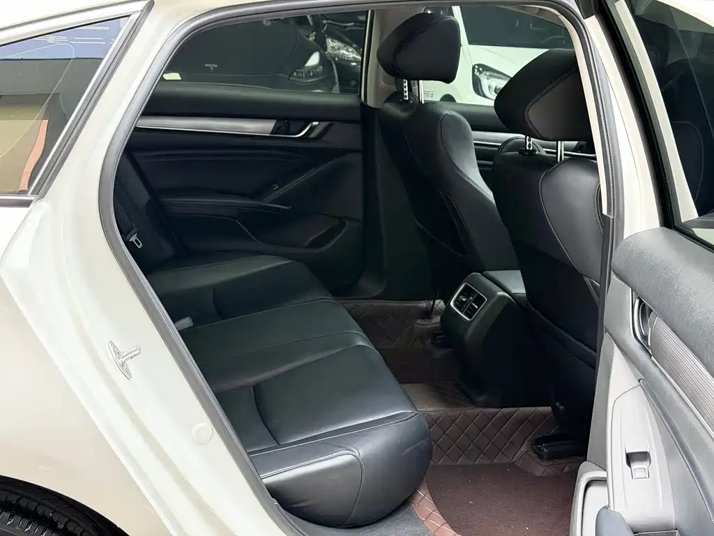 Honda Accord 2019 — фото 11