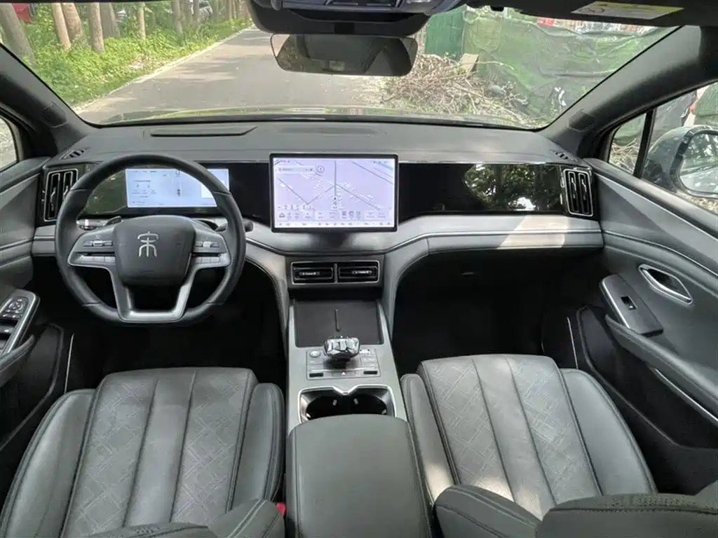 BYD L DM-i 2025 — фото 13